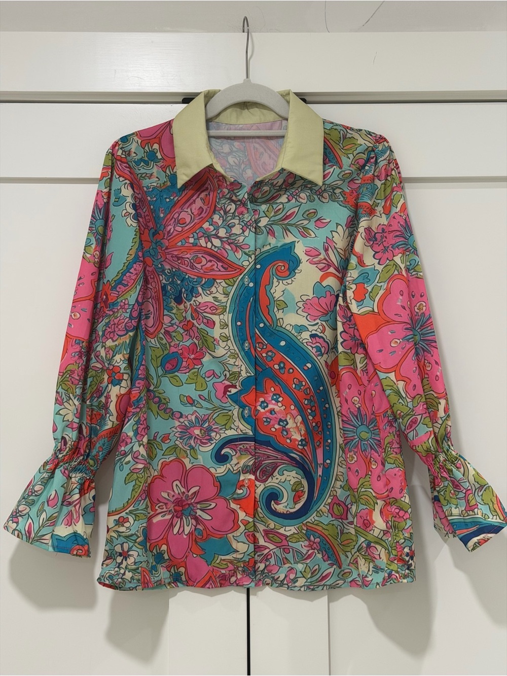NWOT Boutique Colorful Floral & Paisley Button Front Top Bell Sleeve Size M